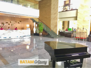 I Hotel Baloi Batam - Lobby with Grand Piano