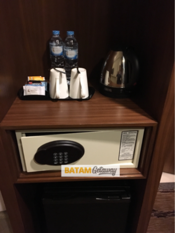 I Hotel Baloi Batam - Room Minibar and Safe