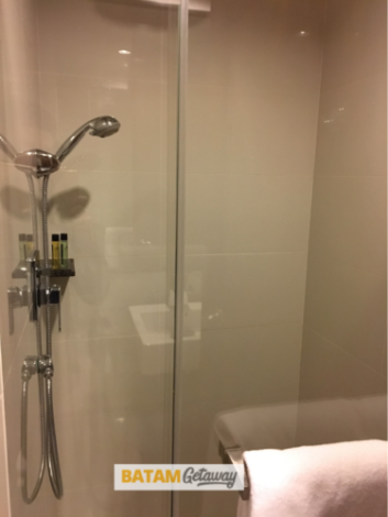 I Hotel Baloi Batam - Shower Room