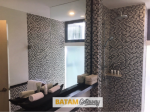 Montigo Resorts Batam 2-bedroom villa bathroom