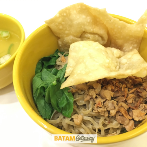Mie Ayam Pangsit - Chicken Noodles with Wanton Es Teler 2
