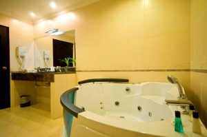 Golden View Hotel Batam Package Suite Toilet
