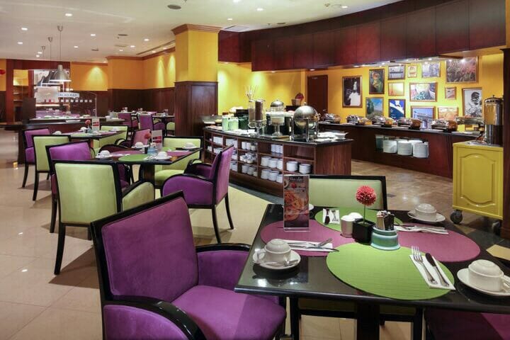 Batam Allium Hotel blog review Paris Lyon Cafe