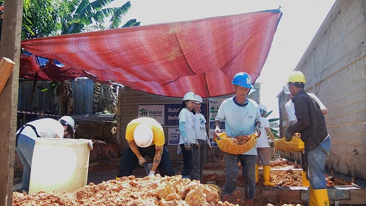 Volunteer-Overseas-in-Indonesia-Batam-Batam-Build-After-Building-Mr-Bahtarim-working-together