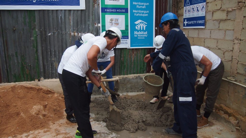Volunteer Overseas in Indonesia Batam - Batam Build - Mixing Cement-min
