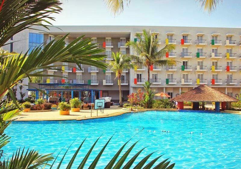 Harris Resort Batam Waterfront Pool Area